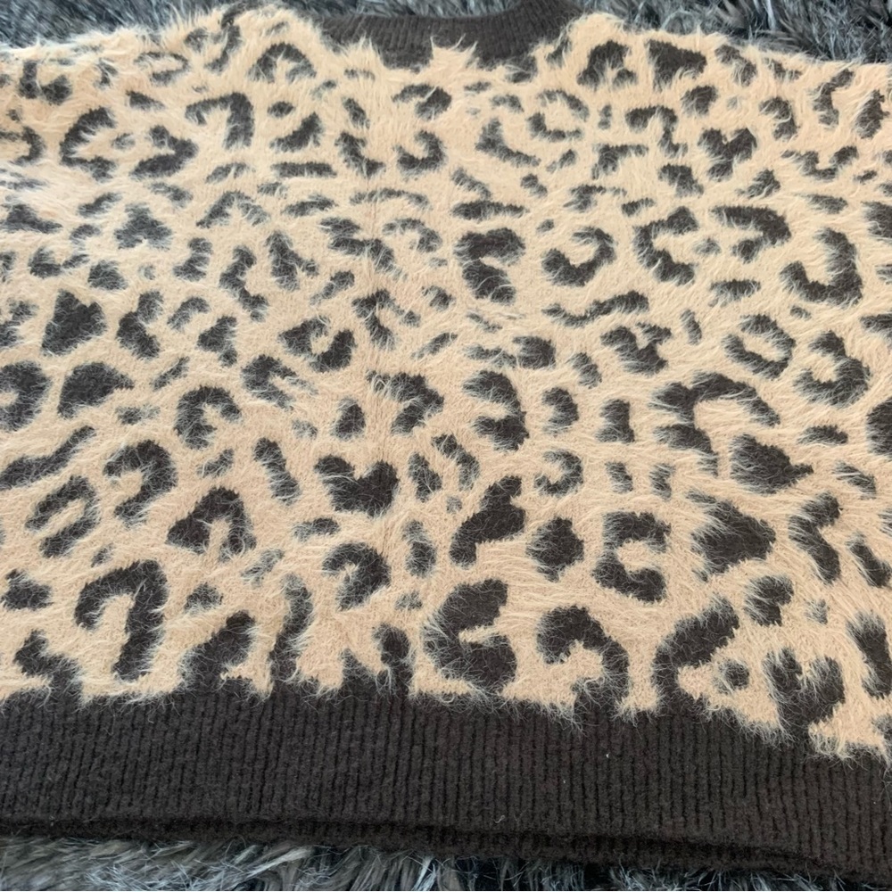 H&M Animal Print Fuzzy Sweater - Picture 4 of 7